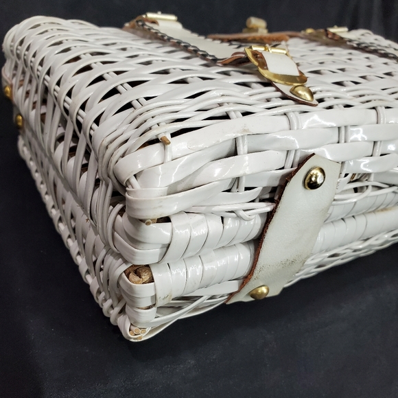 Vintage White Wicker Purse Leather Handles & Accents Made in Hong Kong - Picture 10 of 16